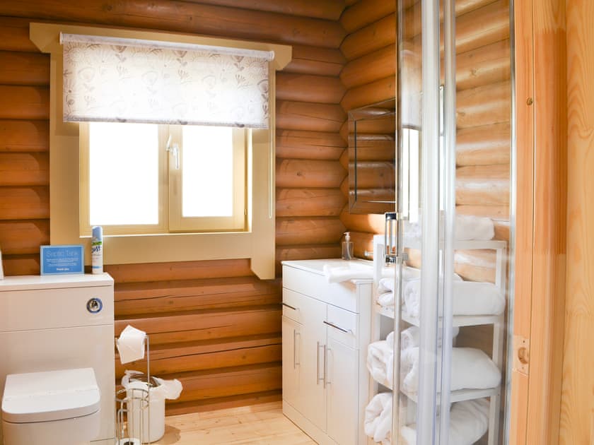 Family shower room | Vindomora Country Lodges - Vindolanda Lodge - Vindomora Country Lodges , Ebchester, near Consett