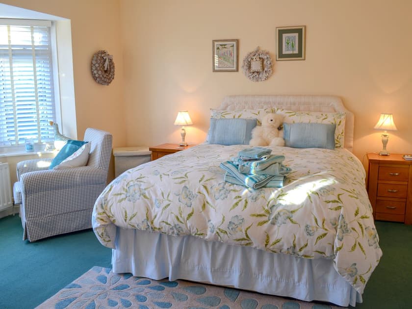 Spacious bedroom with kingsize bed | Horcum View, Lockton, near Pickering