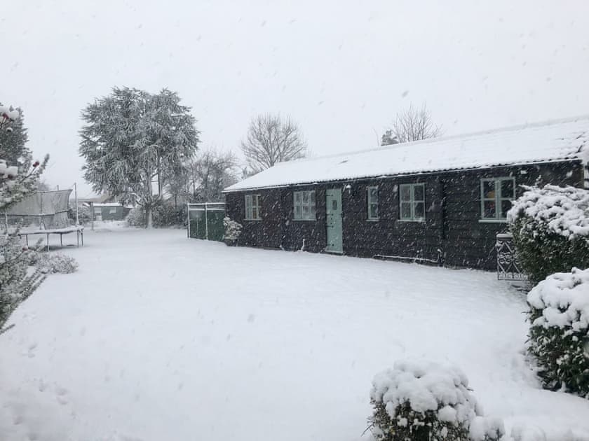 Picturesque winter view of the holiday home | Tiptoe, Steeple Ashton, near Trowbridge