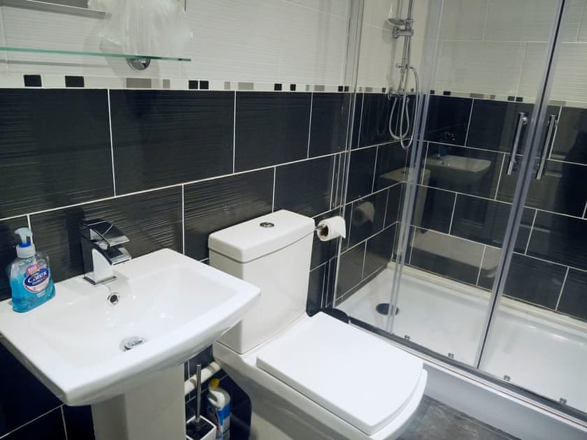 En-suite to king bedroom | Lloyds Cottage, Portland, near Weymouth