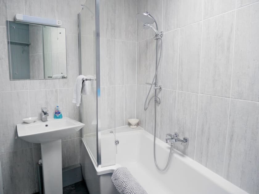 Family bathroom | Lloyds Cottage, Portland, near Weymouth