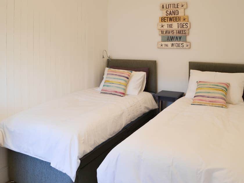 Cosy twin bedroom | Beachcomber Cottage, Newbiggin-by-the-Sea, near Morpeth