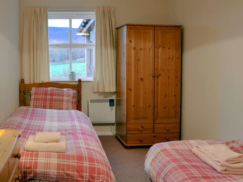 Twin bedroom | Birch Tree Cottage, Aviemore, Speyside