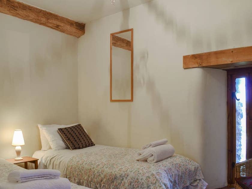 Twin bedroom | Foxcote at Newcourt Farm - Foxcote and Glen Cottages at Newcourt Farm, Marstow, near Ross-on-Wye