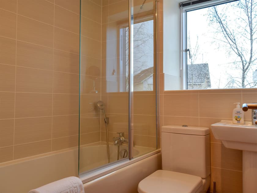 Bathroom | Chestnut Lodge, Somerford Keynes