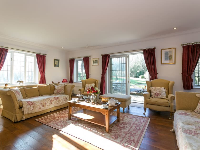 Light and airy living room | Twisly North Lodge, Catsfield, near Battle