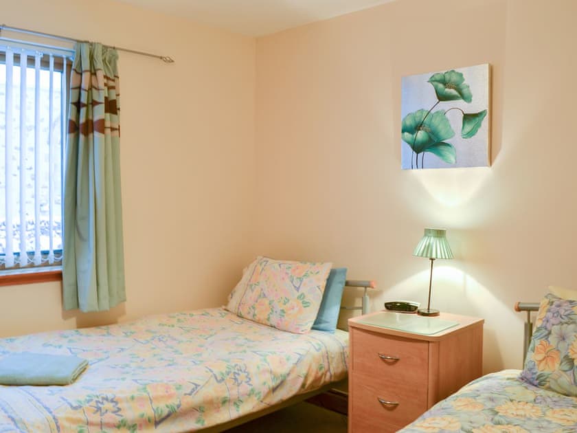 Pretty twin bedded room | Glen Apartment, Aviemore