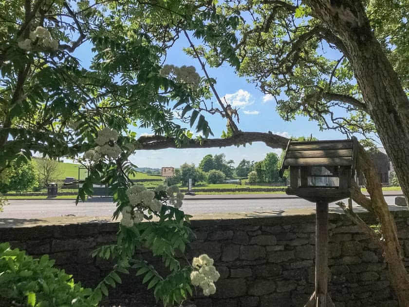 Secluded with wonderful views | Pear Tree Barn, Crooklands near Kendal