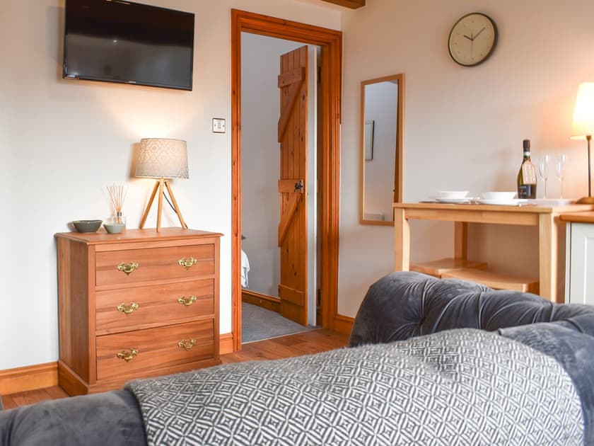 Beautifully furnished holiday accommodation | Pear Tree Barn, Crooklands near Kendal
