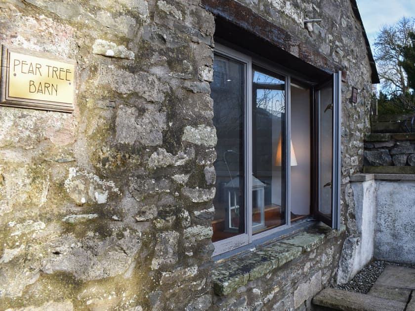 Lovely hideaway holiday home | Pear Tree Barn, Crooklands near Kendal