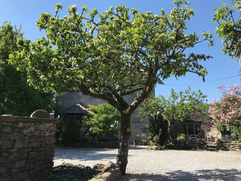 Beautiful holiday accommodation | Pear Tree Barn, Crooklands near Kendal