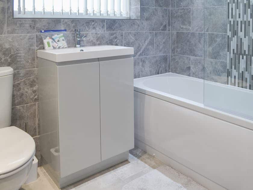 Bathroom with shower over the bath | White Towers, Llandwrog, near Caernarfon
