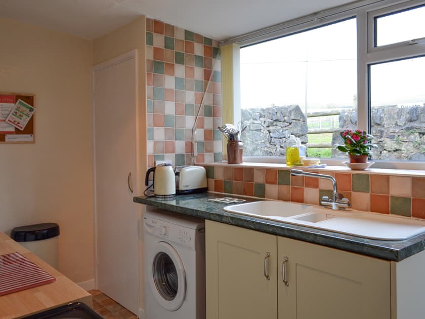 Well-equipped kitchen | Forest View, Peak Forest, near Buxton