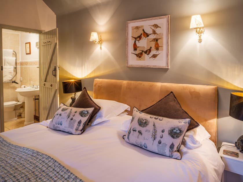 Comfortable double bedroom with en-suite facilities | Rievaulx Cottage - Laskill Grange, Bilsdale, near Helmsley