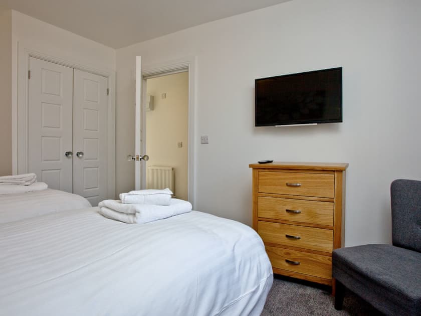 Comfortable twin bedroom | The Westminster Suite, Plymouth
