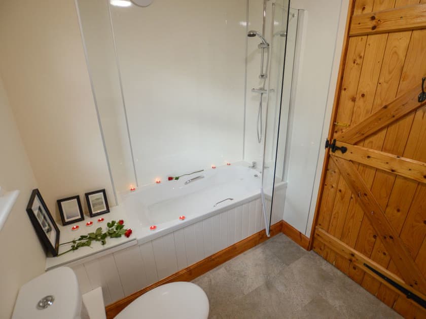 Bathroom | Achalic Beag, Lerags, near Oban