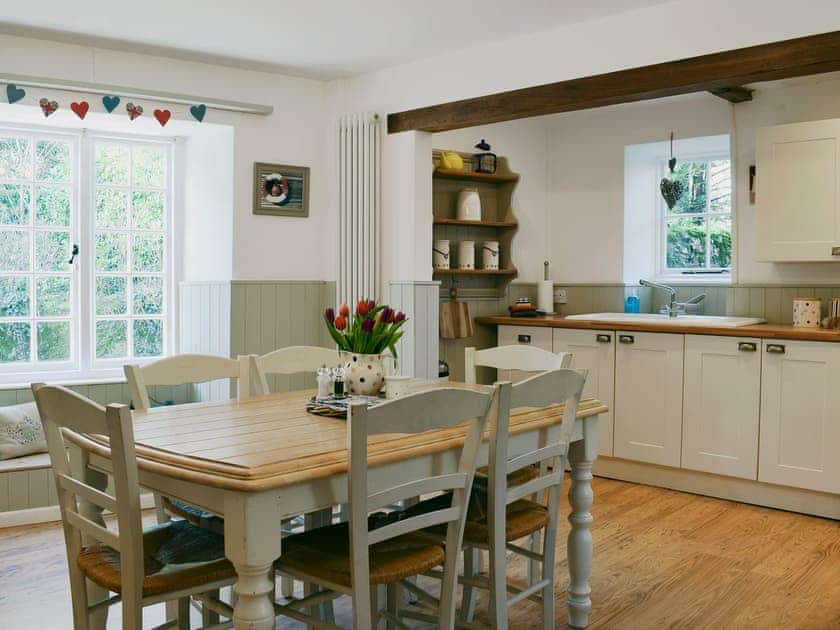 Well equipped kitchen/ dining room | Apple Tree Cottage, Shorwell
