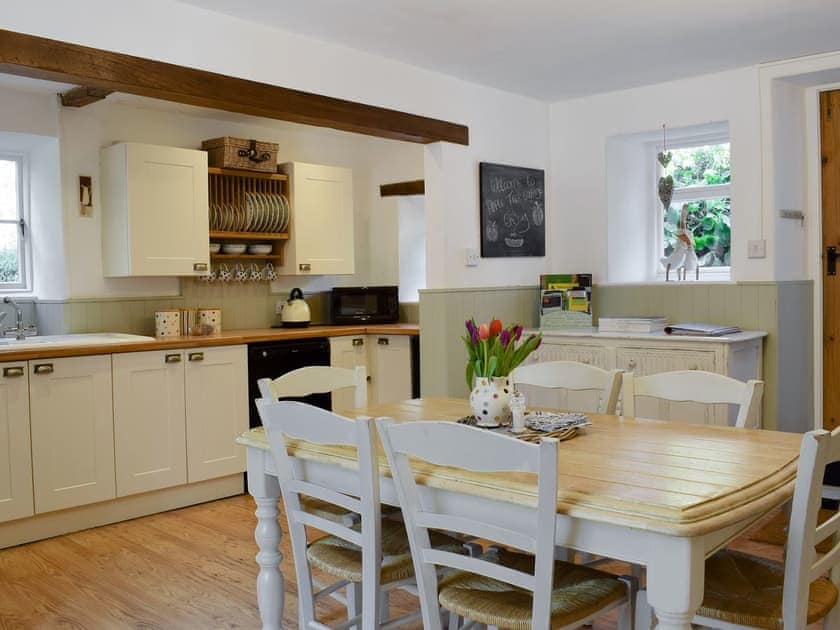 Well equipped kitchen/ dining room | Apple Tree Cottage, Shorwell