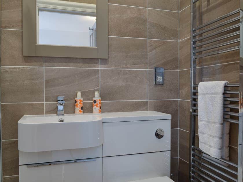 En-suite bathroom (2nd bathroom) | Causey Pike - Royal Oak House, Keswick