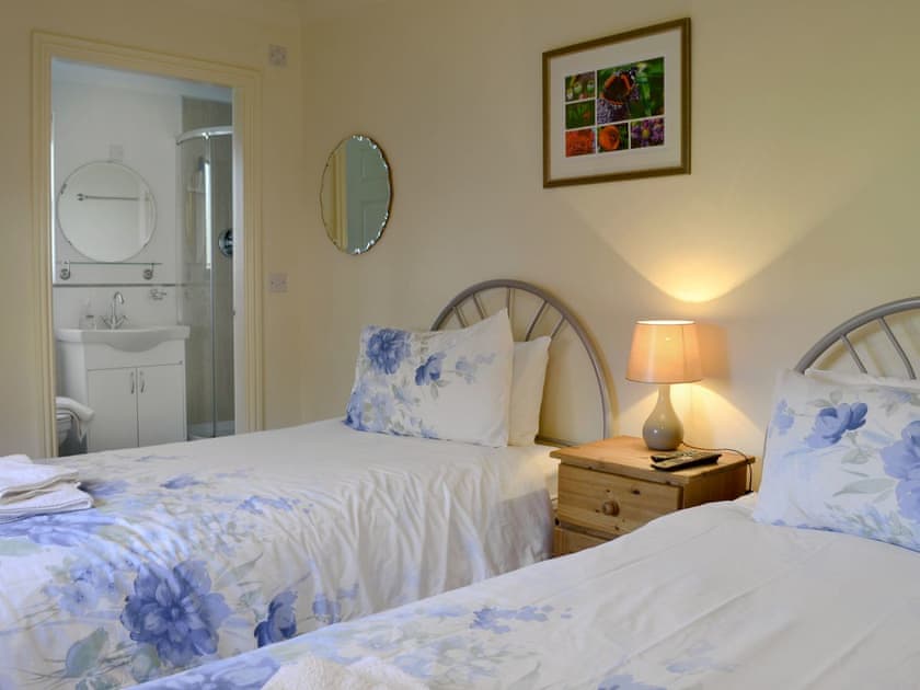 Comfortable twin bedroom | The Gatehouse, Bridlington