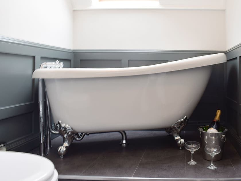 Roll-top free standing bath in bathroom | Smiddy Cottage, Weem, near Aberfeldy