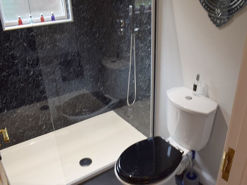 Separate shower room | Smiddy Cottage, Weem, near Aberfeldy