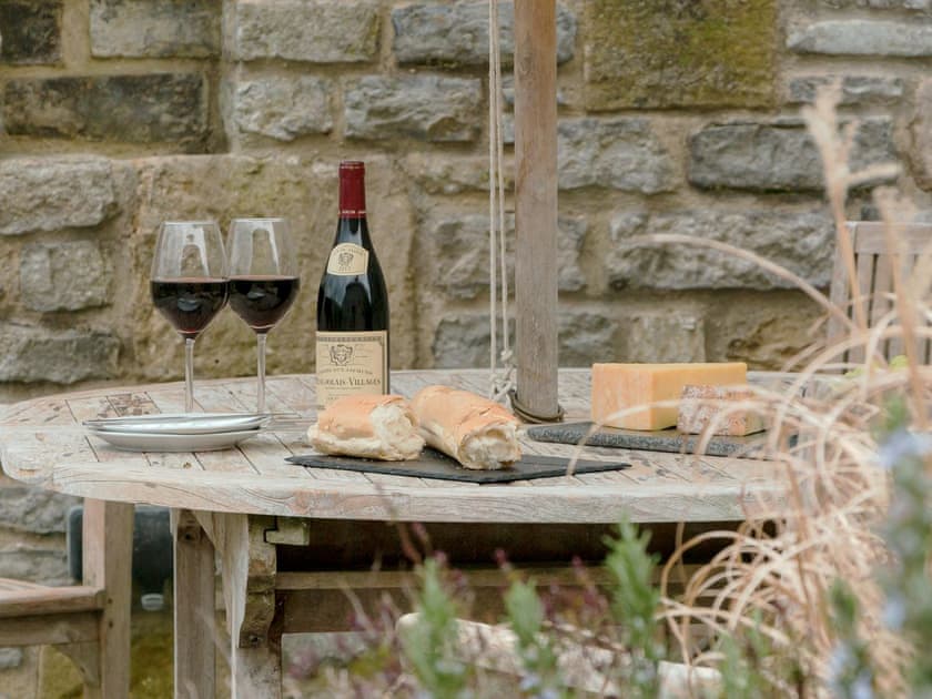 Delightful sitting out area | Applebarn - Applebarn Holidays, West Pennard, near Glastonbury