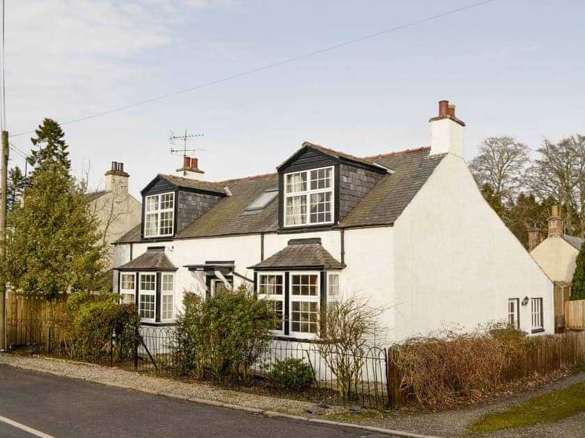 Charming detached holiday home | Burnbrae Cottage, Bridgend of Lintrathen, near Forfar