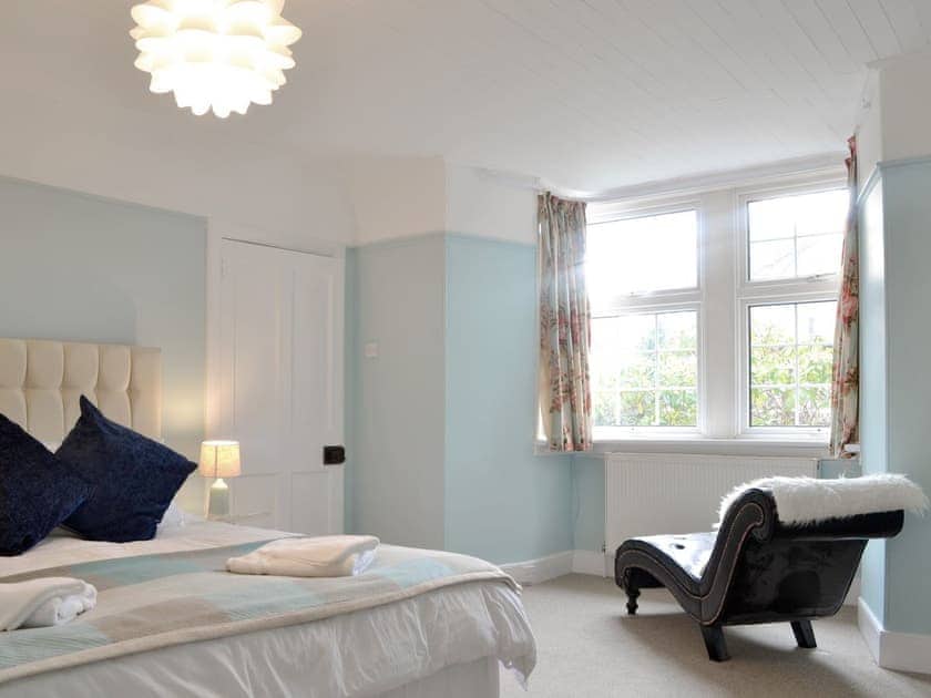 Goo-sized double bedroom | Burnbrae Cottage, Bridgend of Lintrathen, near Forfar