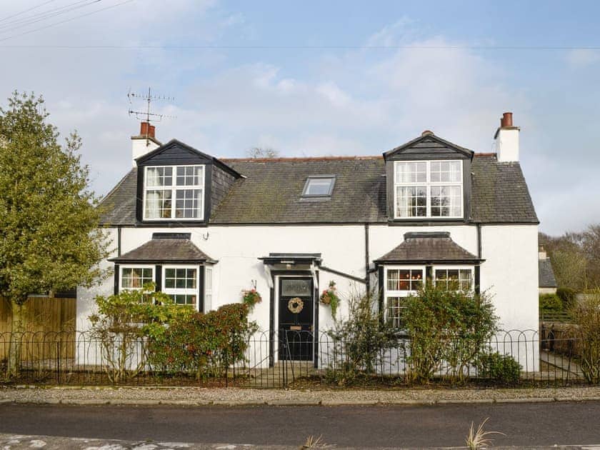Attractive detached holiday home | Burnbrae Cottage, Bridgend of Lintrathen, near Forfar