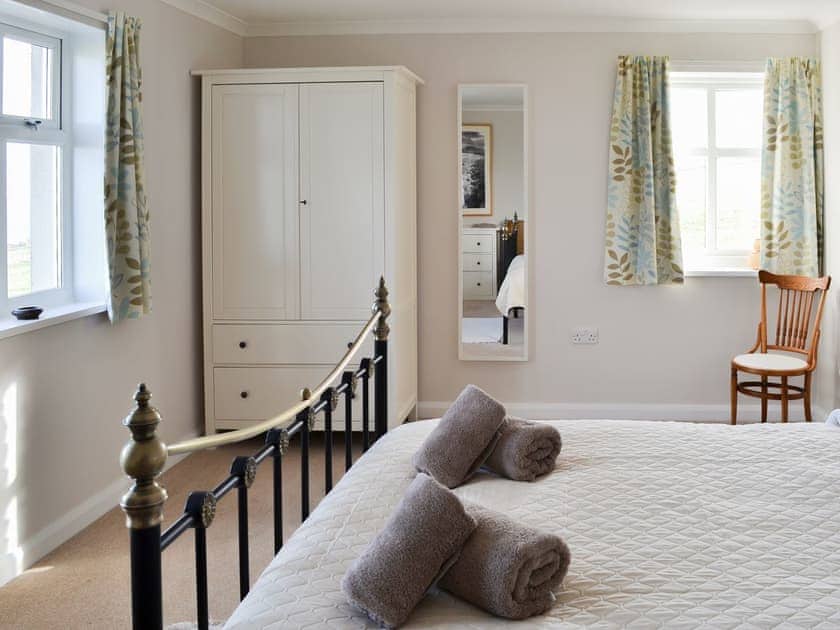 Bedroom with antique style double bed | Egypt, South Ronaldsay, near St Margaret’s Hope