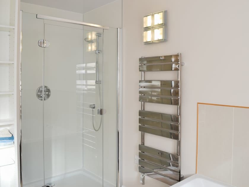 Bathroom with separate shower cubicle | Egypt, South Ronaldsay, near St Margaret’s Hope