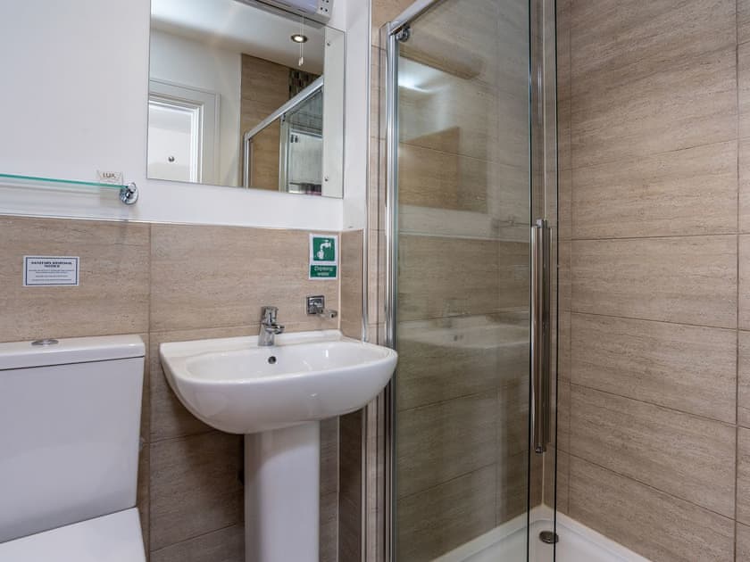 En-suite | The Cliff Top, Torquay