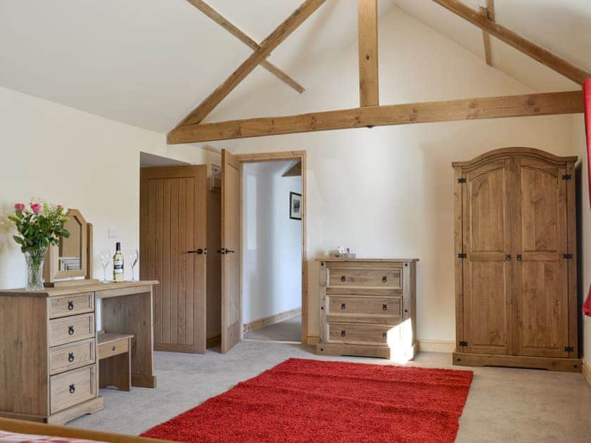 Spacious en-suite master bedroom | Grange Cottage, Harome, near Helmsley