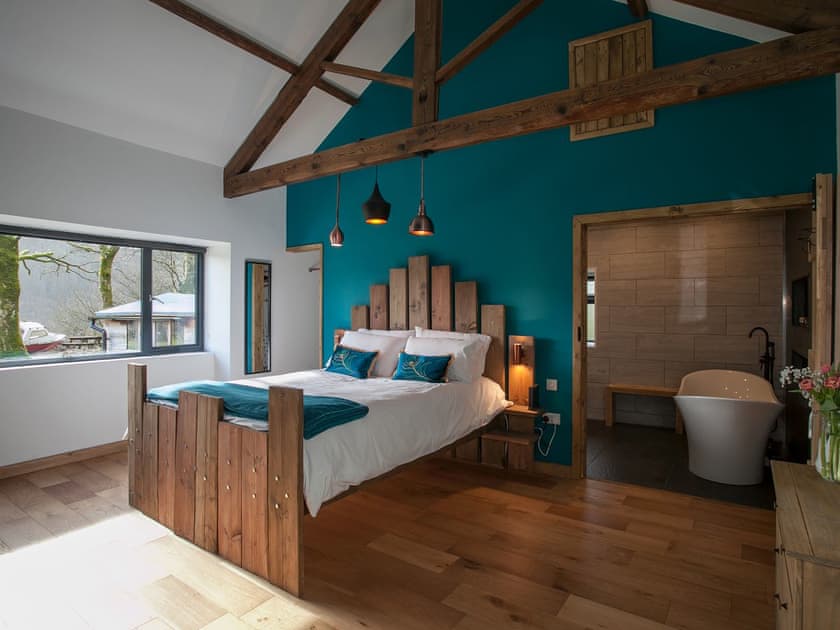 Beautiful bedroom with king size bed and en-suite | The Pendre Longbarn, Pont-Rhyd-y-Groes, near Ystrad Meurig