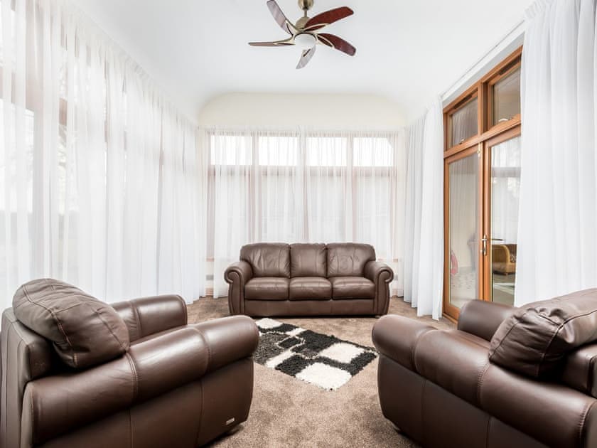 Light and airy sunroom | Piperdam House, Piperdam, near Dundee