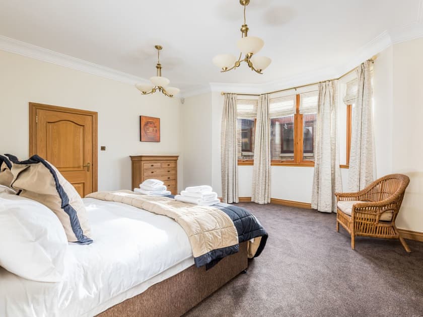 Attractive double bedroom | Piperdam House, Piperdam, near Dundee