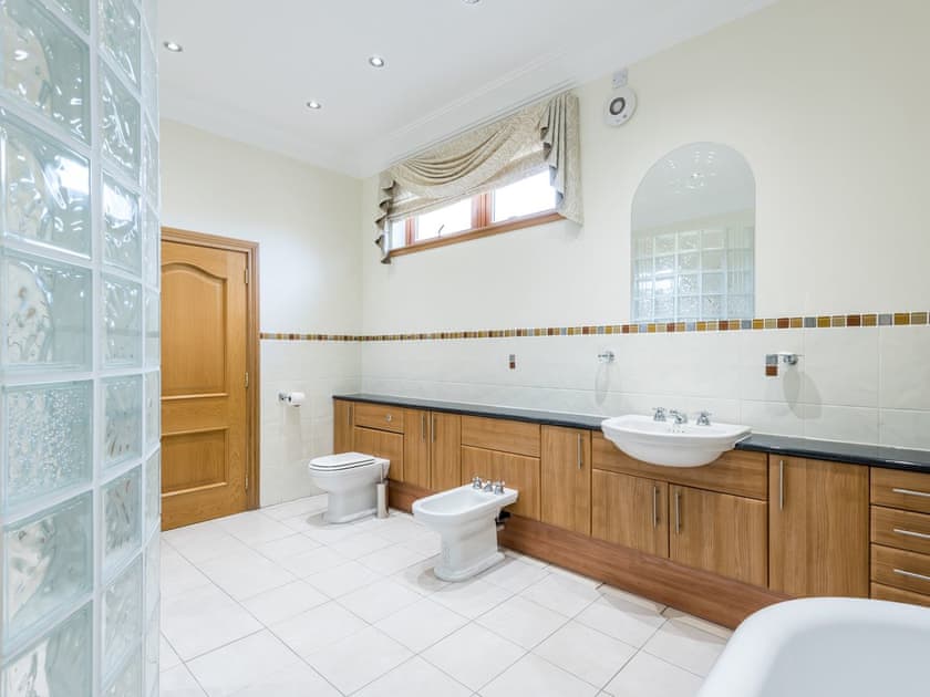 Good-sized bathroom with bath and shower enclosure | Piperdam House, Piperdam, near Dundee