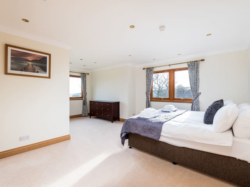 Light and airy double bedroom | Piperdam House, Piperdam, near Dundee