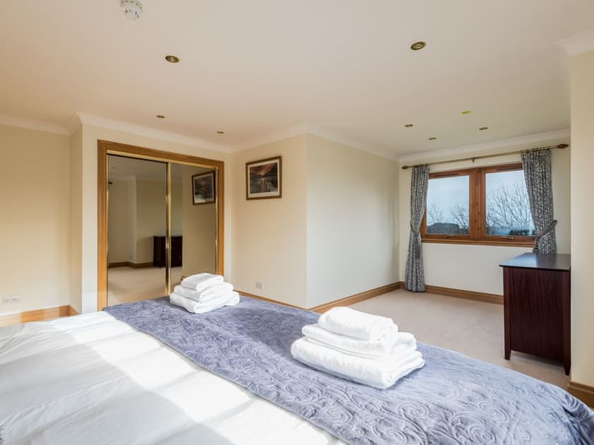 Peaceful double bedroom | Piperdam House, Piperdam, near Dundee