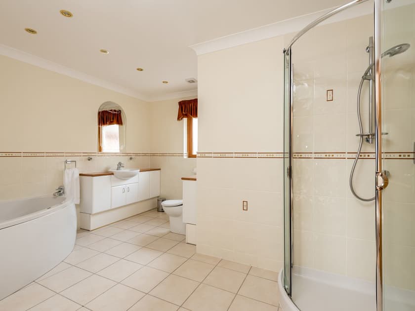 Bathroom with bath and separate shower cubicle | Piperdam House, Piperdam, near Dundee