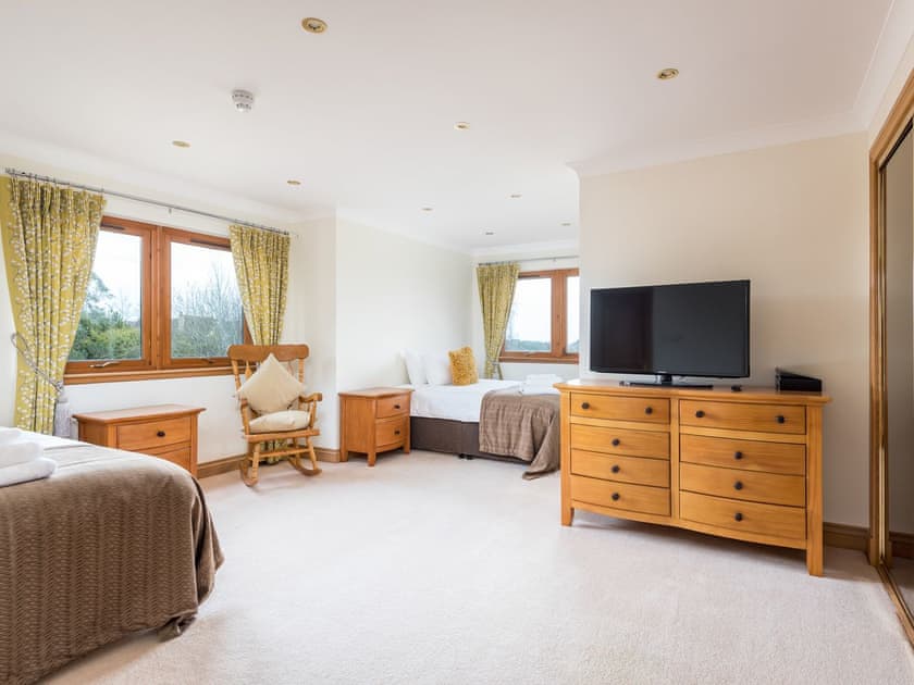 Stylish double bedroom | Piperdam House, Piperdam, near Dundee