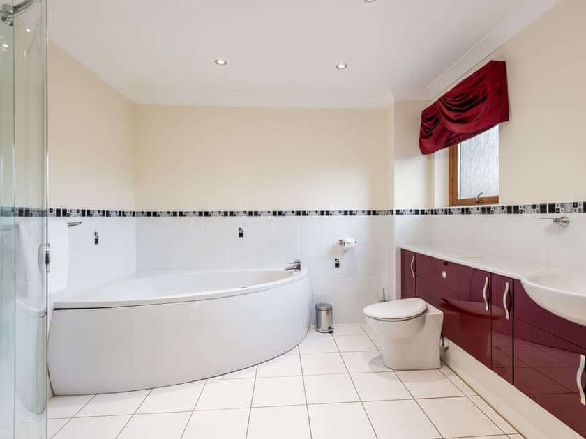 Bathroom with bath and separate shower cubicle | Piperdam House, Piperdam, near Dundee