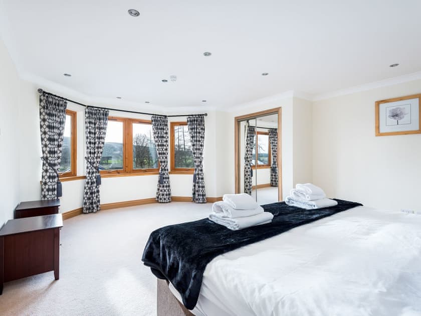Large double bedroom | Piperdam House, Piperdam, near Dundee