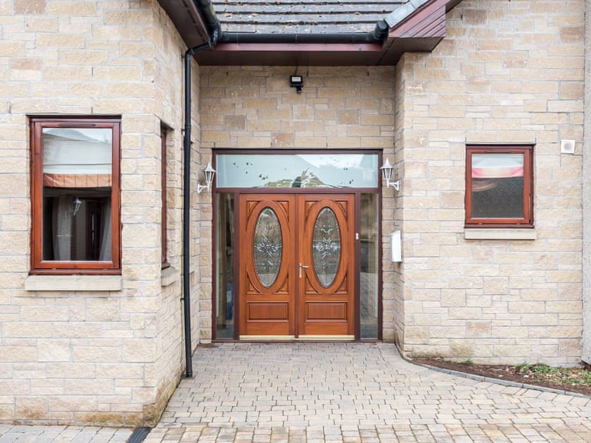 Main entrance to property | Piperdam House, Piperdam, near Dundee