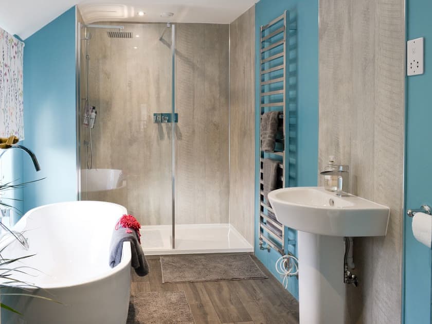 Family bathroom with bath and separate shower cubicle | Greenpastures, Patchacott, near Okehampton