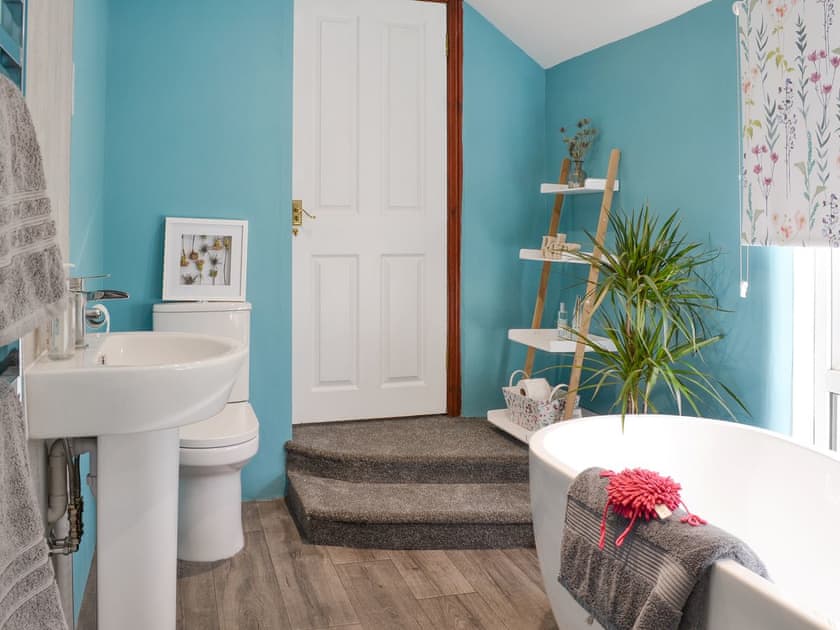 Family bathroom with bath and separate shower cubicle | Greenpastures, Patchacott, near Okehampton