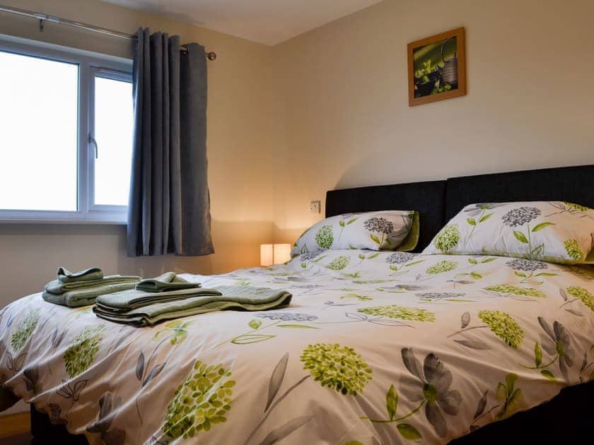 Bedroom with twin beds (super kingsize on request) | Sweet Meadow Lodge - The Lodges, Howey, near Llandrindod Wells