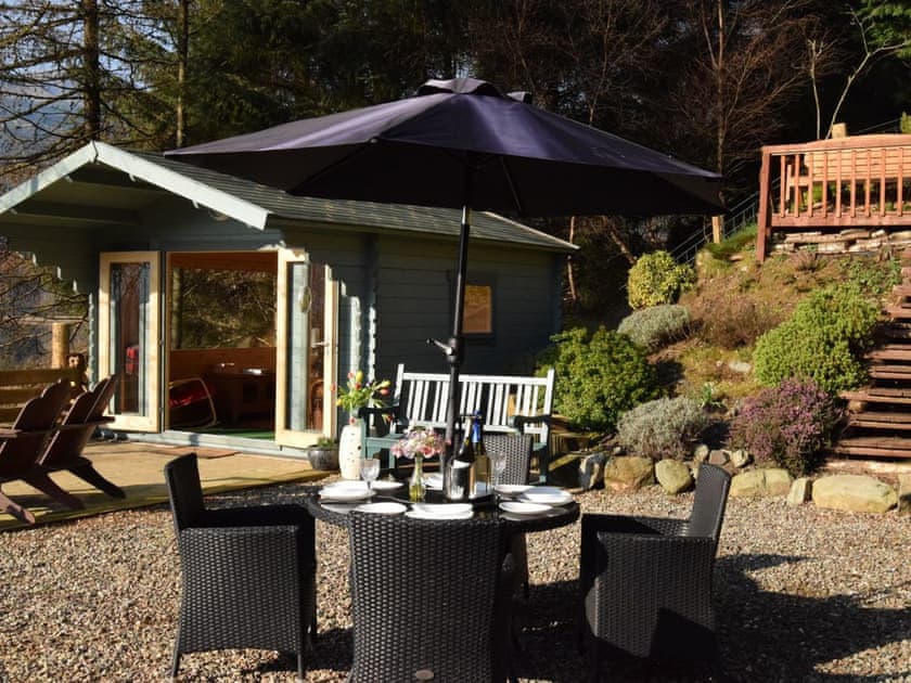 Summerhouse and outdoor area | Dream Cottage, Strathyre, near Callander