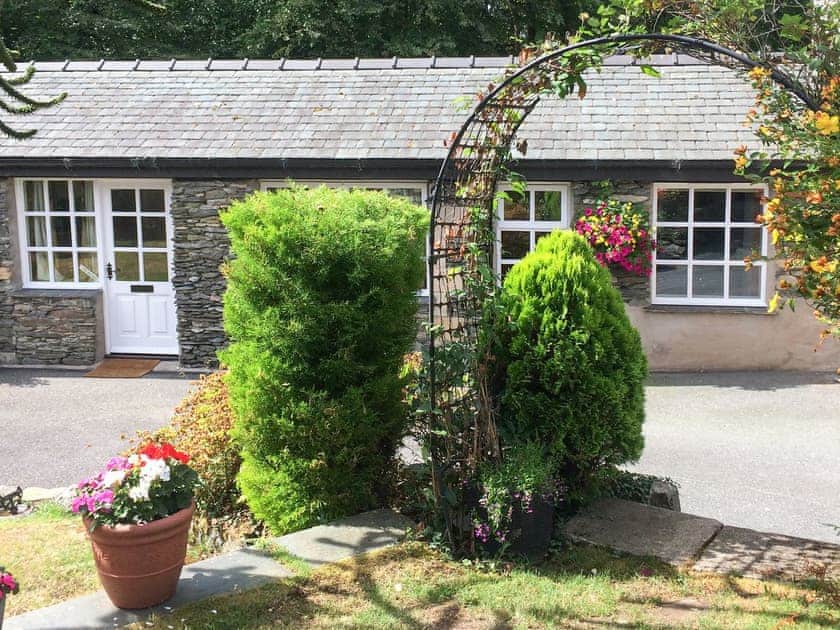 Delightful slate-built holiday cottage | The Farriers - The Abbey Coach House, St. Mary’s Park, Windermere